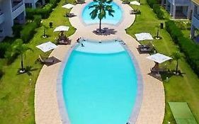 Apartamento Particular de 03 suítes, Resort Treebies, Praia de Subauma - Ba
